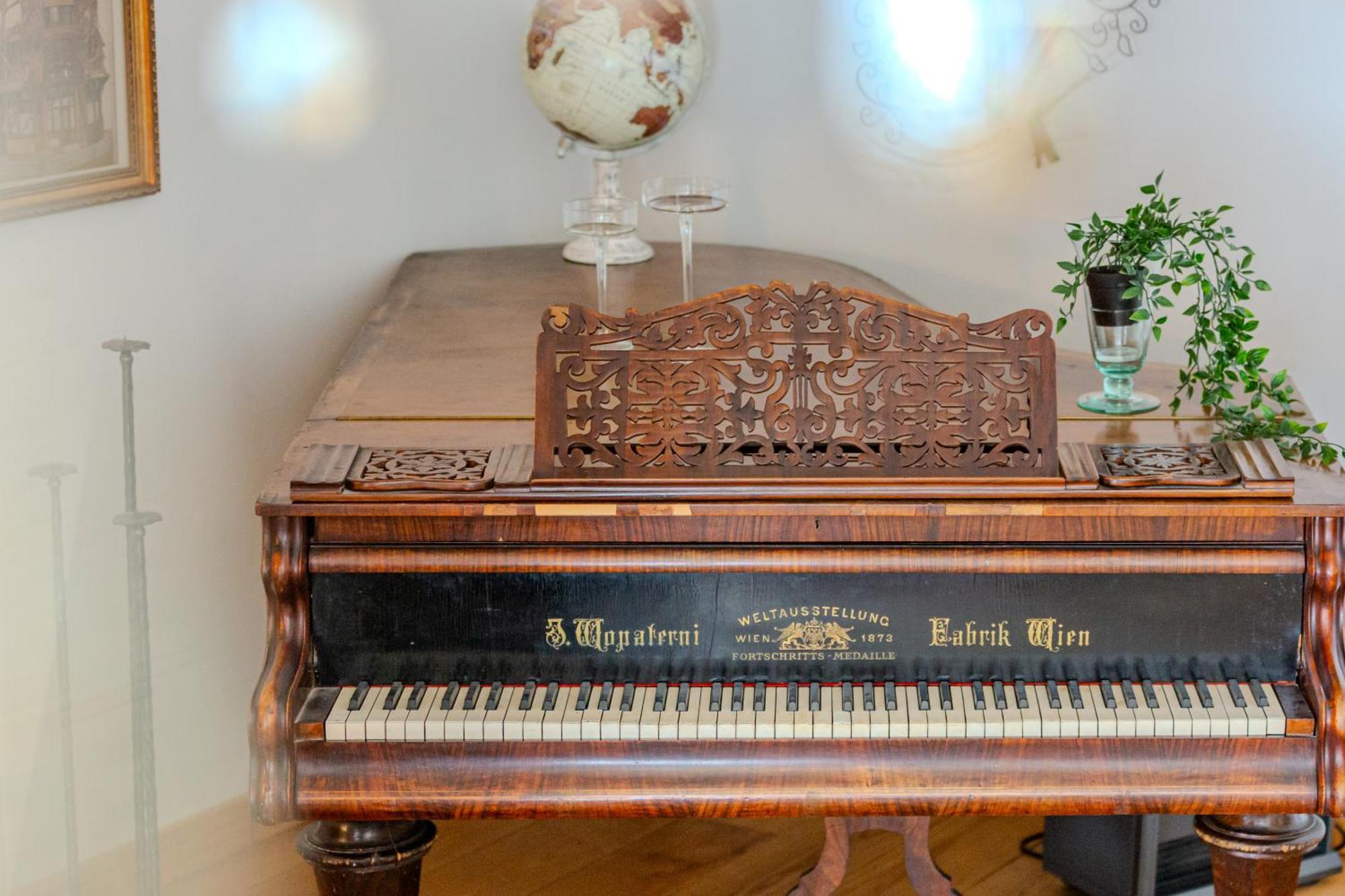 בראשוב A Piece Of History Guesthouse מראה חיצוני תמונה