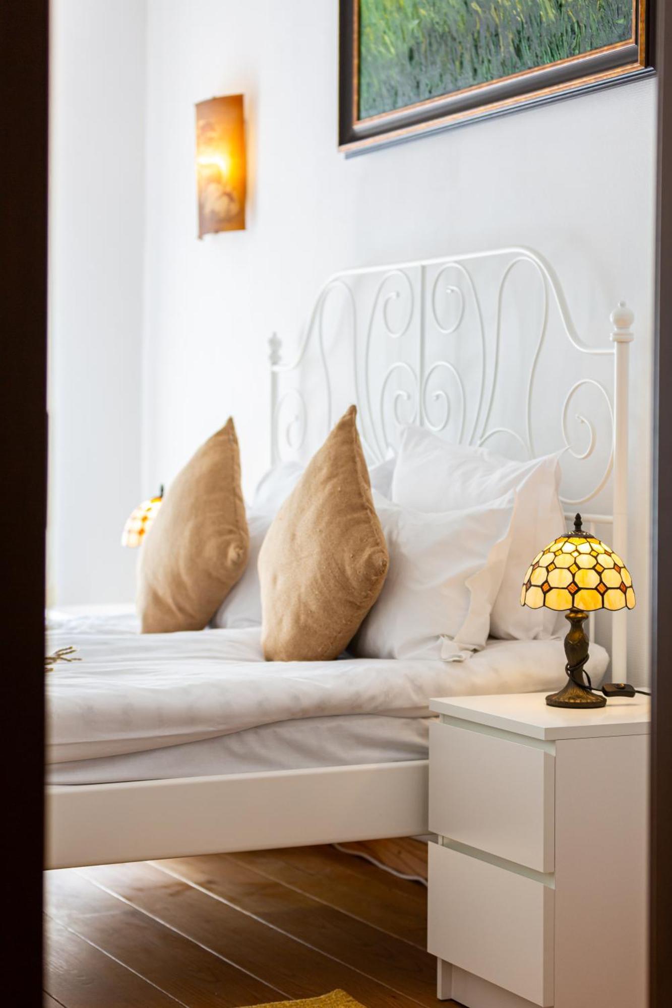 בראשוב A Piece Of History Guesthouse מראה חיצוני תמונה